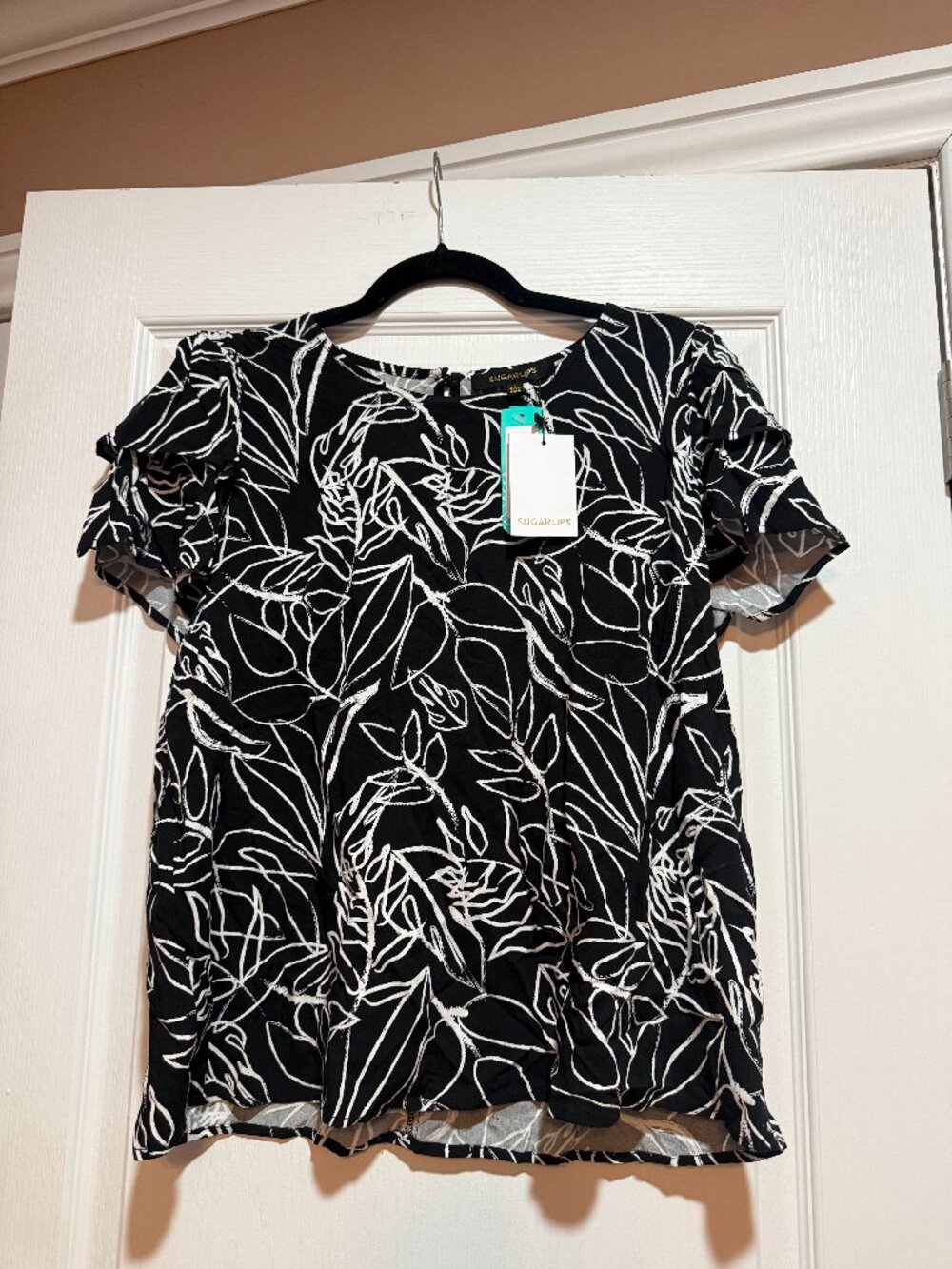NWT SugarLips Black Floral Flutter Sleeve Blouse Size Large
